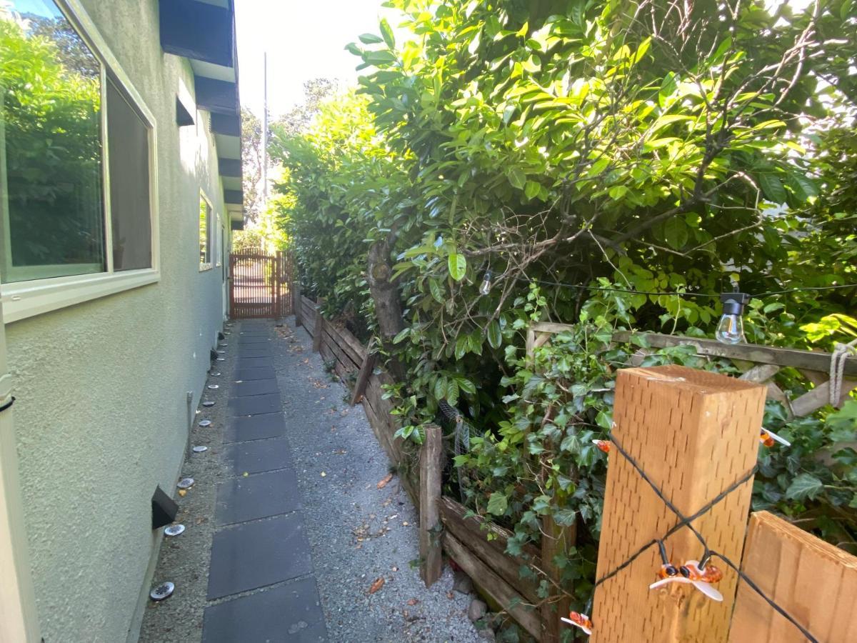Hudson Homes Bnb Saanich ภายนอก รูปภาพ