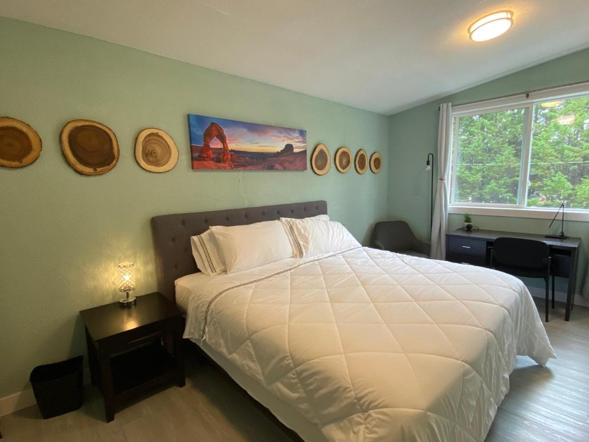 Hudson Homes Bnb Saanich ภายนอก รูปภาพ