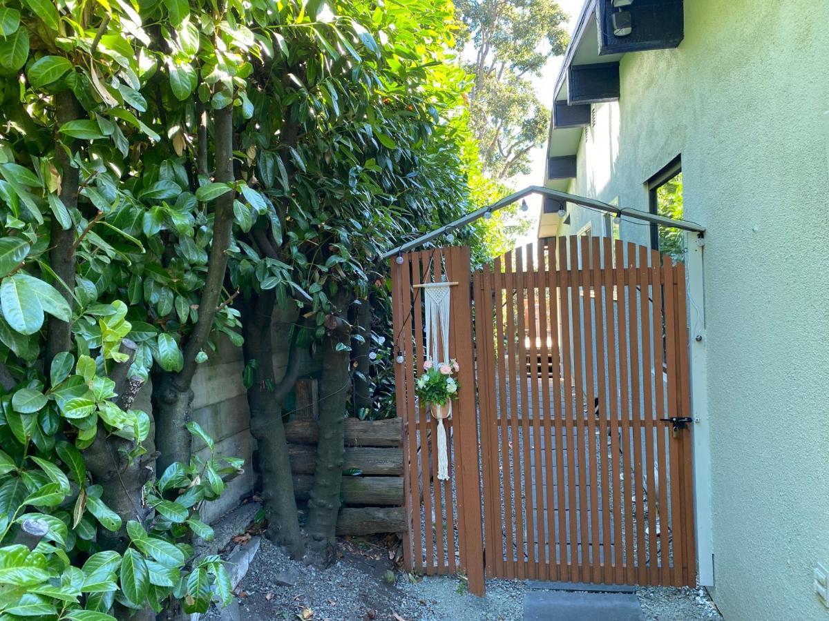 Hudson Homes Bnb Saanich ภายนอก รูปภาพ